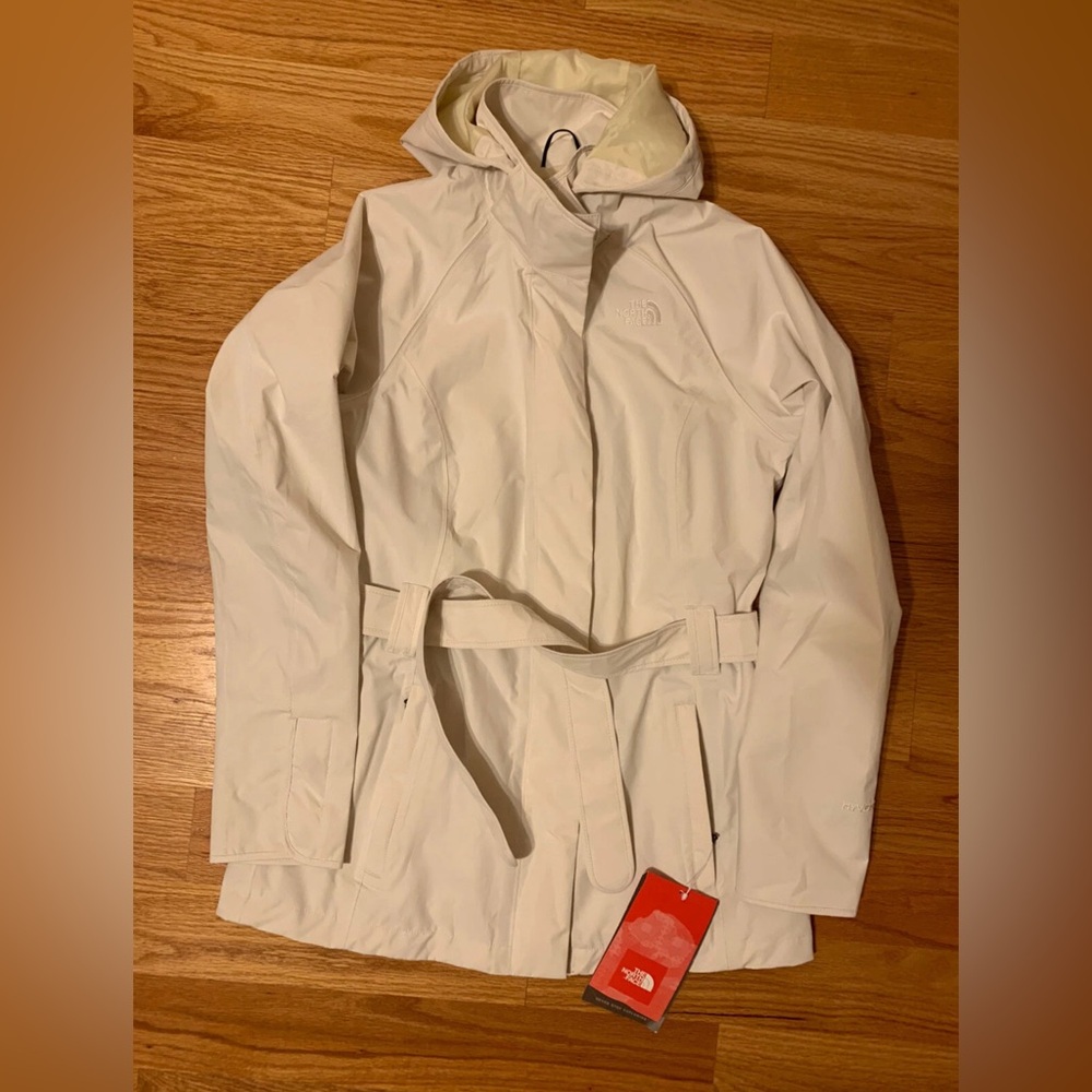 New The North Face Women’s Wind proof Rain Jacket Size Small
